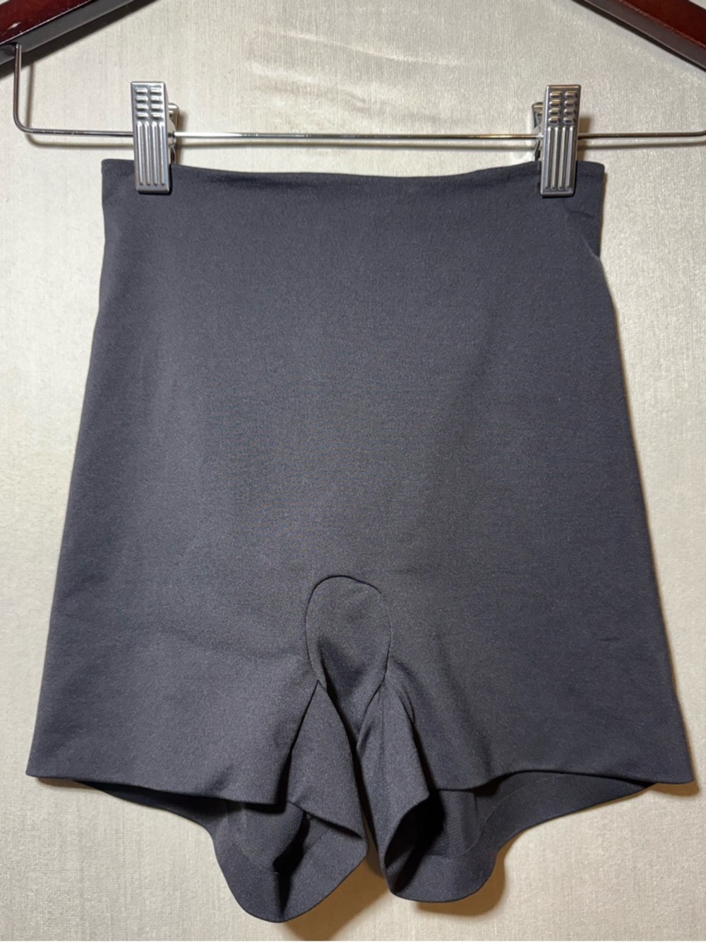 Assets by Sarah Blakely Women's Black Shaping Shorts size medium